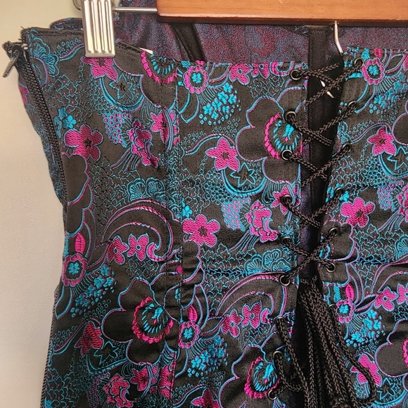 Vintage y2k Lace Up Black Floral corset - Picture 5 of 9